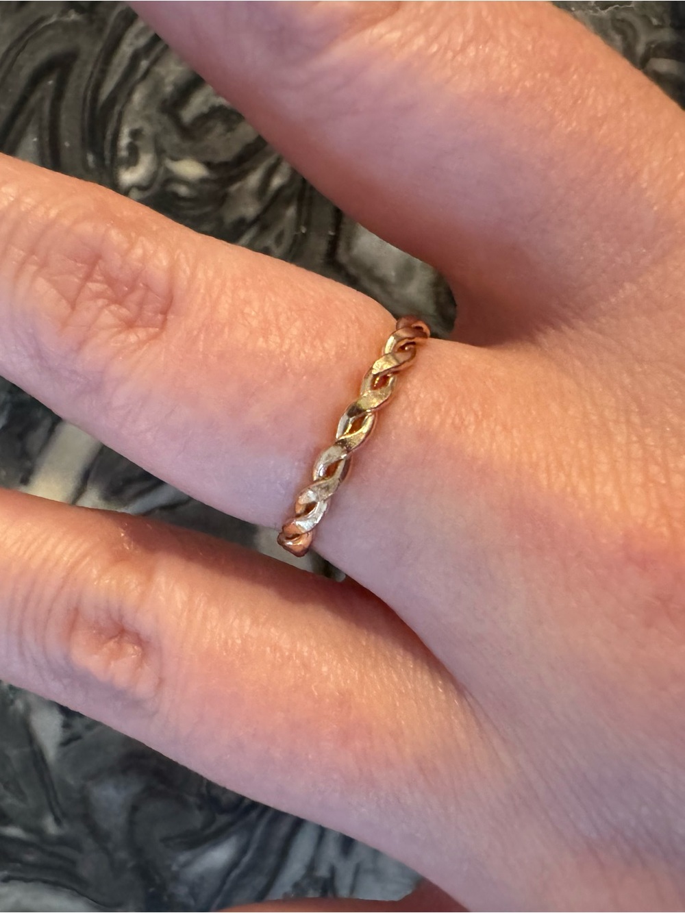 Delicate Twisted Band Ring - Gold Tone - Size 6.5